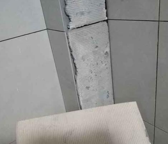 綦江瓷砖空鼓维修公司分享下厨房瓷砖脱落的补救措施。